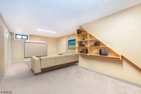 181 Long Hill Rd R9 19