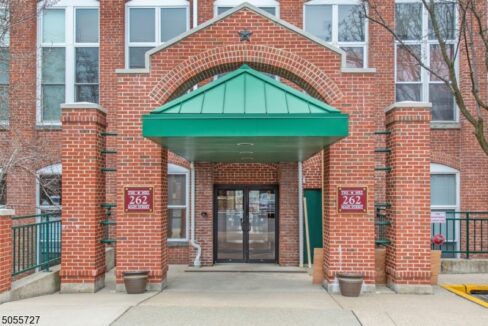 262 Main St 18