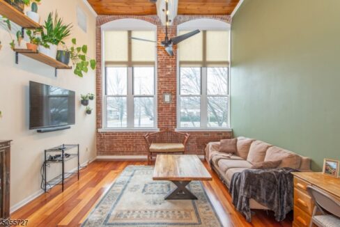 262 Main St 5