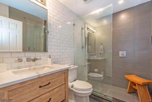 262 Main St 7