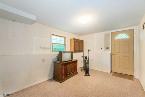 3 Meadow Dr 18