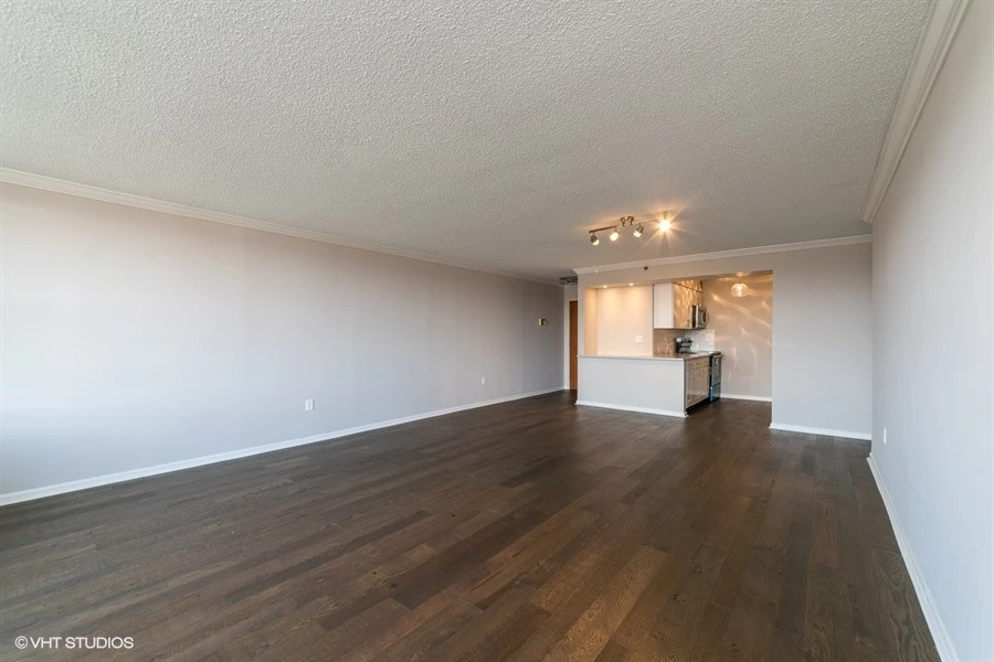 04_300MAINST_Unit806_2004_LowRes