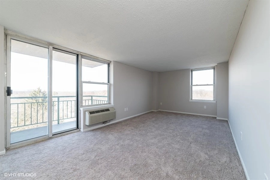 11_300MAINST_Unit806_2011_LowRes