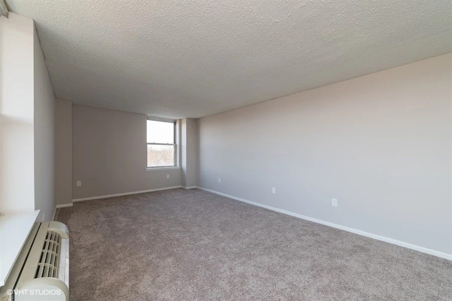 12_300MAINST_Unit806_2012_LowRes