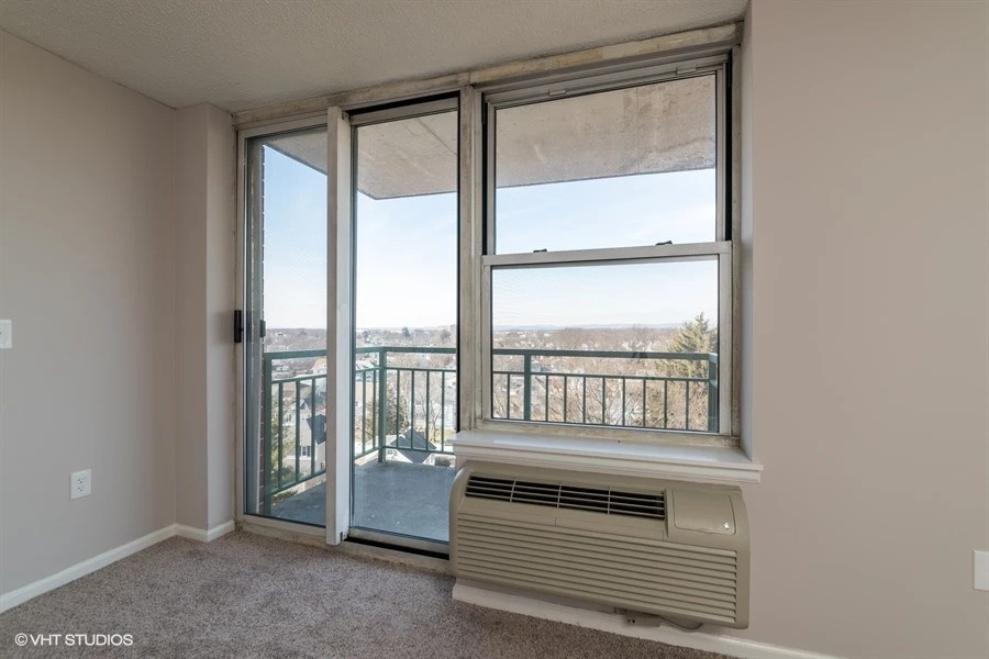 13_300MAINST_Unit806_2013_LowRes