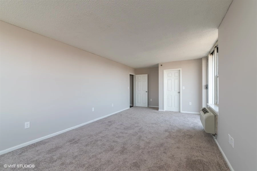 14_300MAINST_Unit806_2014_LowRes