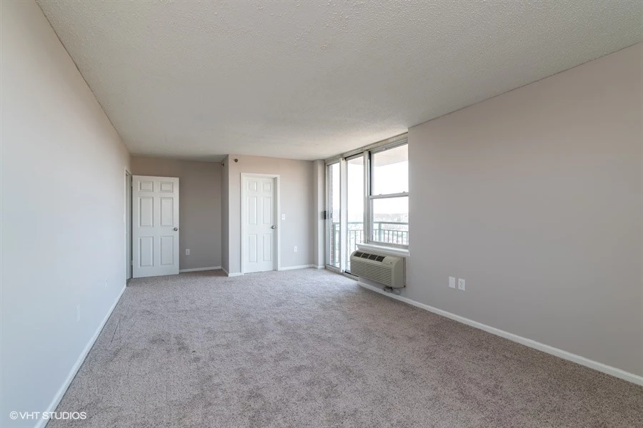 15_300MAINST_Unit806_2015_LowRes