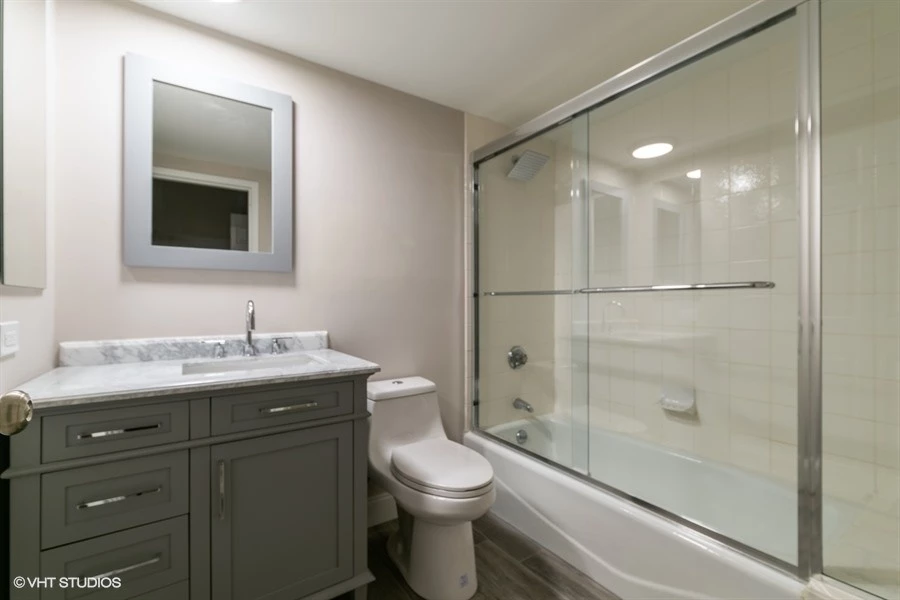 16_300MAINST_Unit806_2016_LowRes