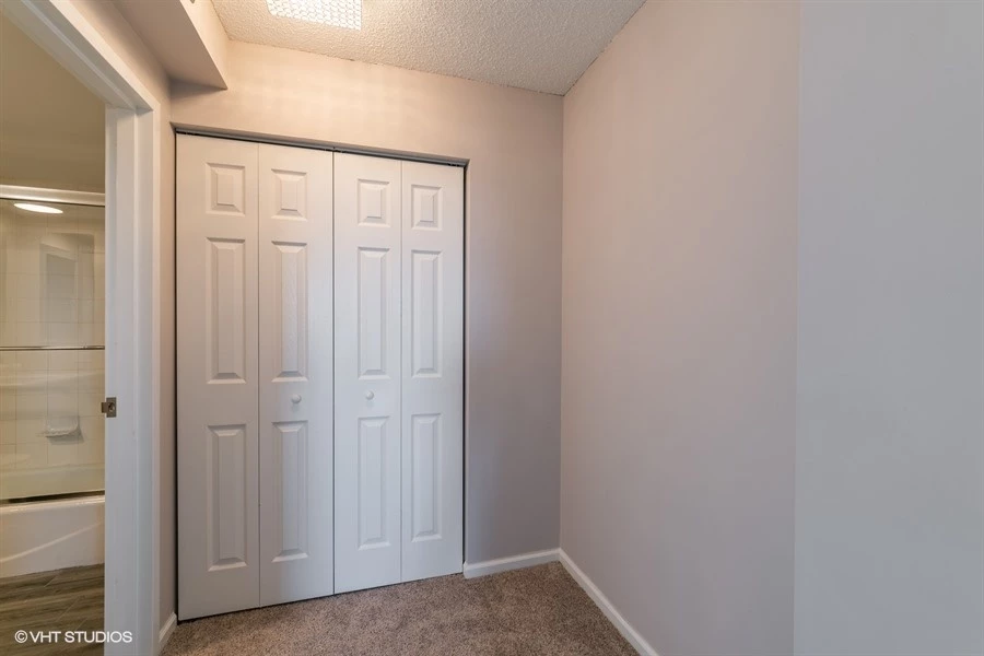 18_300MAINST_Unit806_2018_LowRes