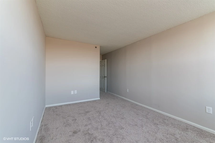 22_300MAINST_Unit806_2022_LowRes