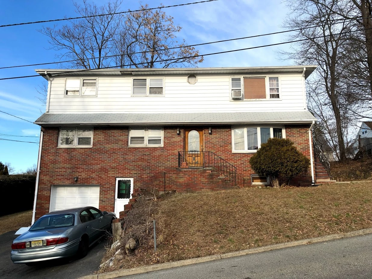 Large 3 Br Apartment in Woodland Park