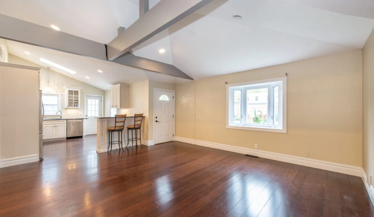 91F1D3B8-E3AE-485D-AFC2-13F9175611D4