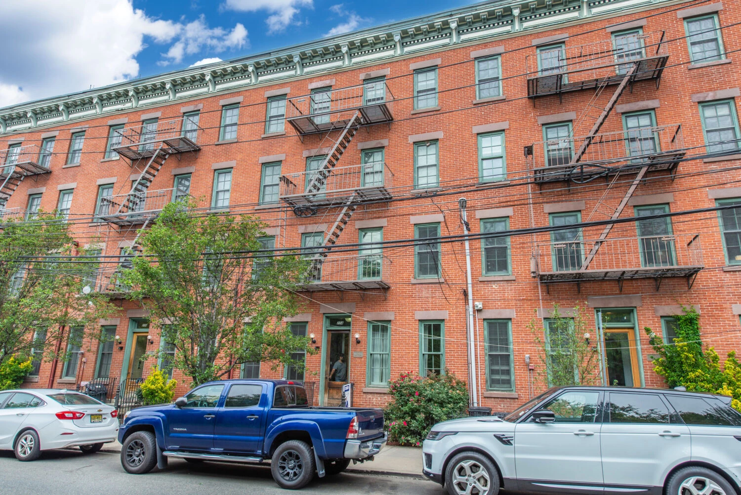 FOR SALE  Downtown Jersey City, 1 Bed 1 Bath with ***PRIVATE BACKYARD*** $519,999