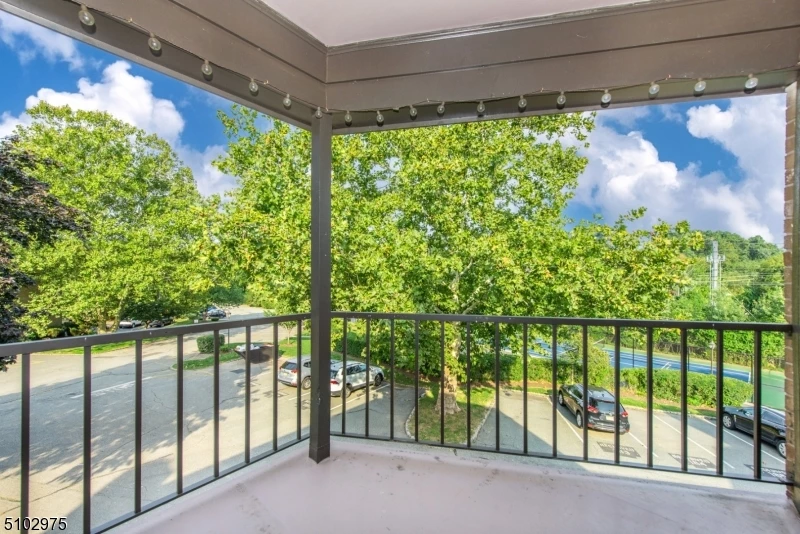 181 Long Hill Rd 11-16 15jpg