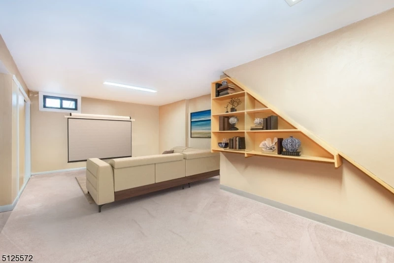 181 Long Hill Rd R9 19